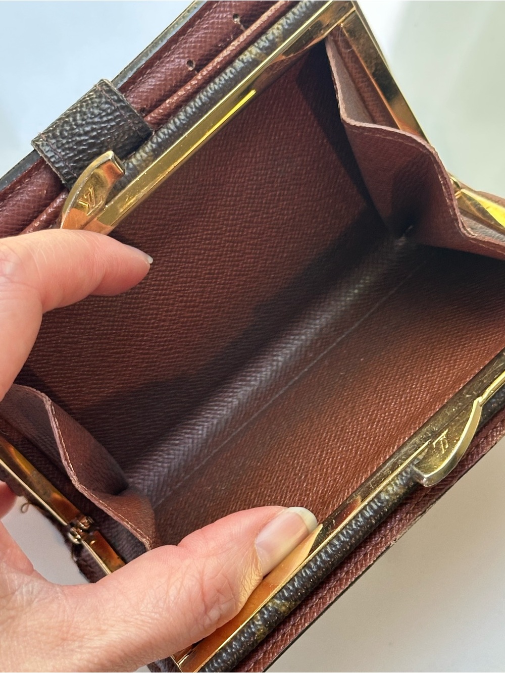 VINTAGE LOUIS VUITTON LV Monogram Brown Canvas Kisslock Wallet Brass Gold - Picture 9 of 16